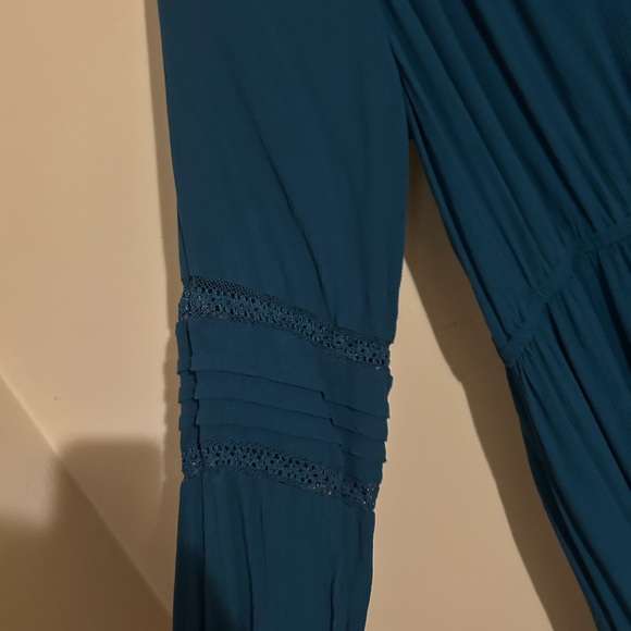 Knox Rose Blue Pleated Sheath Dress with Bishop Sleeves - Picture 3 of 5
